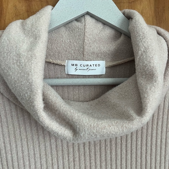 MB Curated Cowl Neck ribbed top - Picture 4 of 5